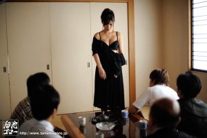 ≪さとう遥希≫親戚に輪姦されて潮吹きする巨乳人妻