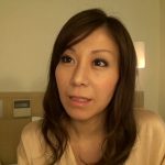 ≪秋野千尋≫「こんなところで・・・」露出に恥ずかしさを感じ顔にザーメンを残す39歳。