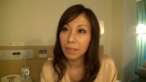 ≪秋野千尋≫「こんなところで・・・」露出に恥ずかしさを感じ顔にザーメンを残す39歳。