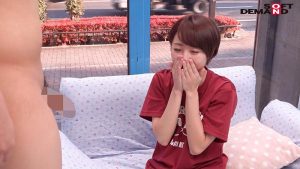 体育大学の女子学生が初めてのセックスをする男子学生を優しくサポート！彼らの優しさと勤勉さは私の心に響きます