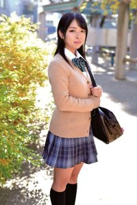 「童貞君、一緒に最高の初体験をしましょう。」素人娘が童貞チンポを優しく手コキ！