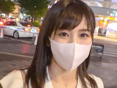 仕事後にナンパしたお姉さんが、一緒にホテルについてきて、彼女は清楚で美人なのに、陥没乳首なのが魅力的でした。