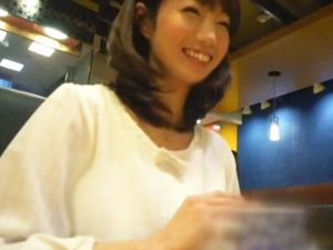 [既婚女性のビデオを選んだ]「生のコックで膣を射精する膣？私は大丈夫///」これまでで最高レベルの超エロティックなお尻！私の不正行為の妻はとてもかわいいです笑[超hoty]