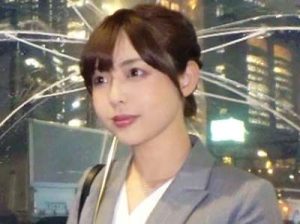 [アマチュア]非常に良い女性を持つ美しい成熟した女性は、エロティックに組み合わされています！彼女は発熱で自慰行為をしながら痙攣し、オルガスムをします！パンティーに立ち上がってください！