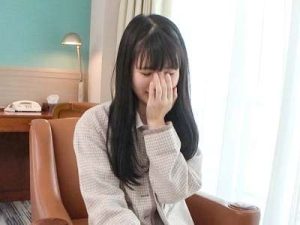 [フェラチオxアマチュアクリーニング]かわいい、平凡で美しい脚はエロティックにセックスをしています！彼女は激しく突き刺し、宣教師の立場を吸い、累積的な顔ときれいなフェラチオを与えます！