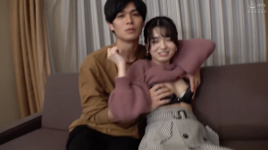 華奢な微乳ボディがビクビク痙攣！濃厚ベロキス3Pでおもちゃ堕ち